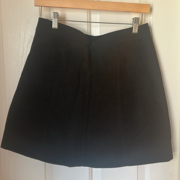 Black Button-Up Skirt H&M Vegan Suede Size US 8 - Picture 4 of 5